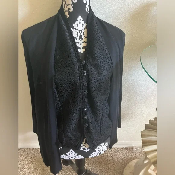 Vintage black blazer with attached lace vest - Picture 3 of 8